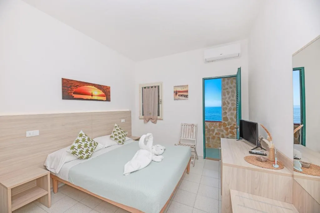 Camera Deluxe Matrimoniale con Vista Mare — Hotel Le Ghiaie