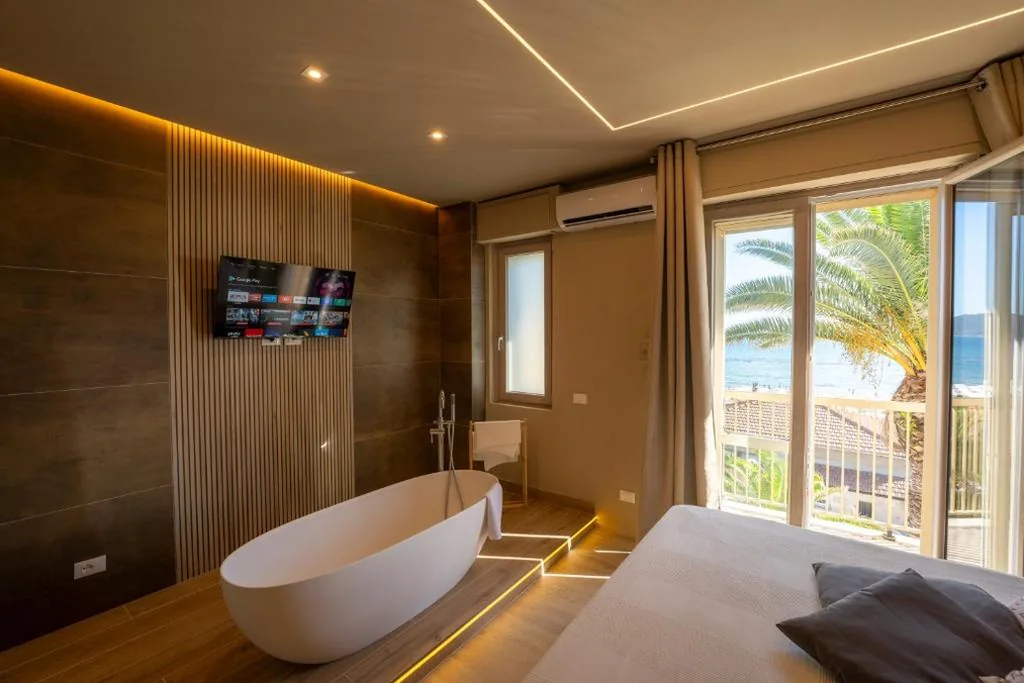 Deluxe Double Room with Sea View — Lampada di Aladino