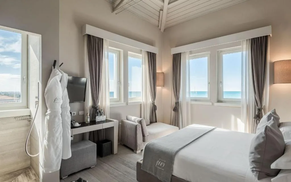 Deluxe Double Room with Sea View — Villa Grey