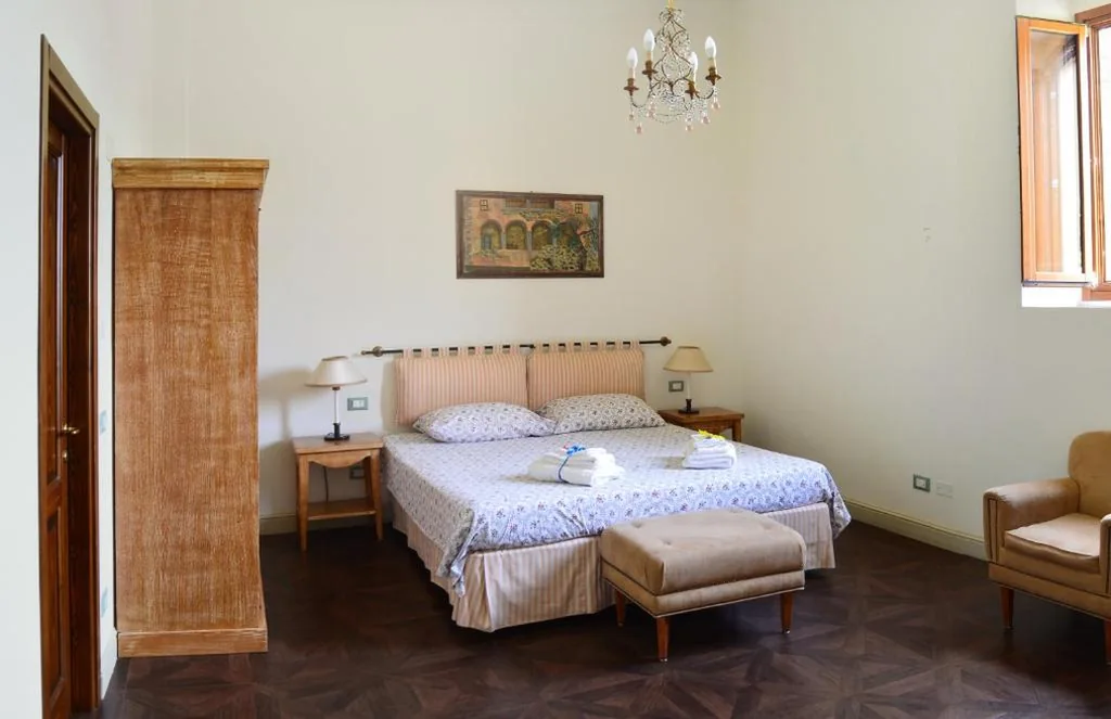 Deluxe Double or Twin Room with Garden View — Armonie di Villa Incontri B&B