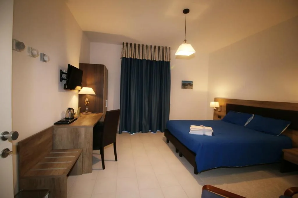 Deluxe Double or Twin Room with Balcony — B & B LA MARMIFERA