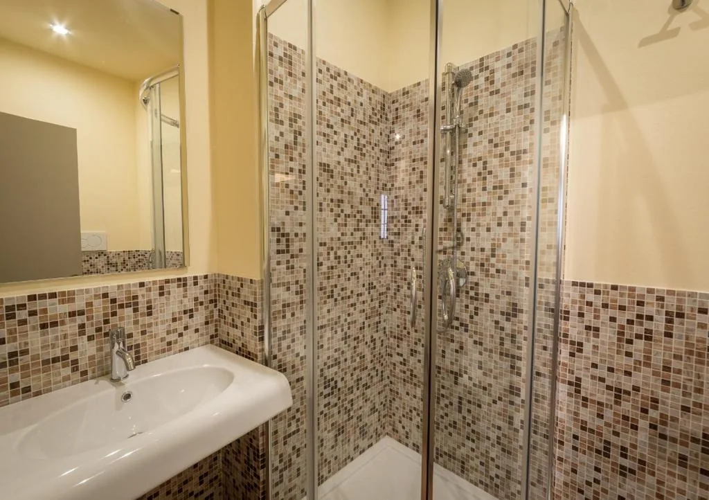 Deluxe Double or Twin Room with City View — Guesthouse Via Di Gracciano – Adults Only