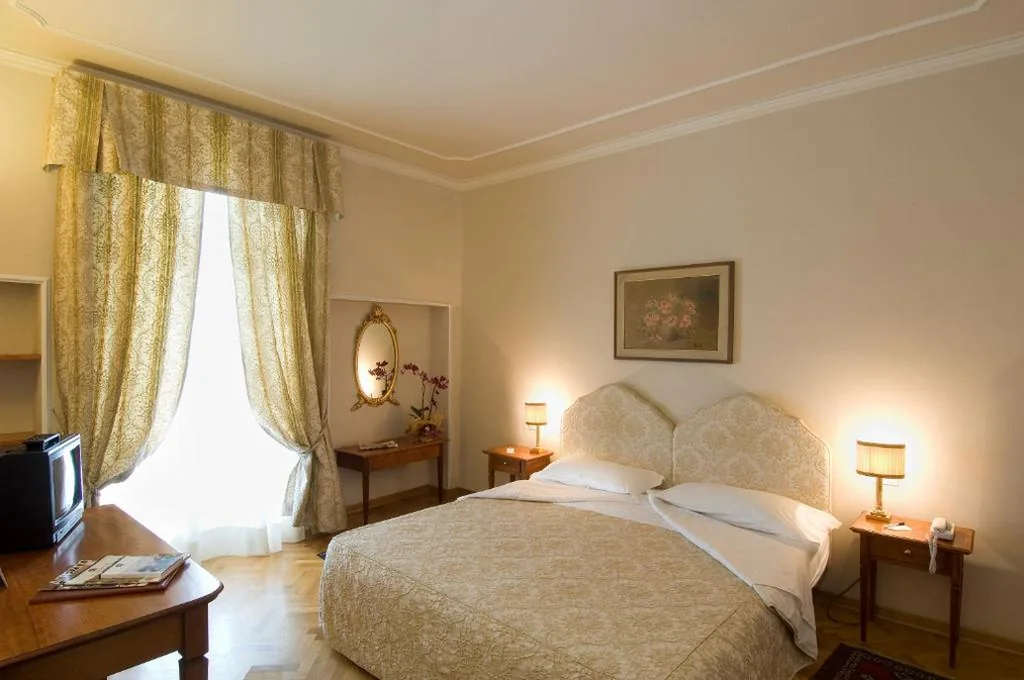 Camera Deluxe Matrimoniale/Doppia con Letti Singoli — HG Hotel Cappelli