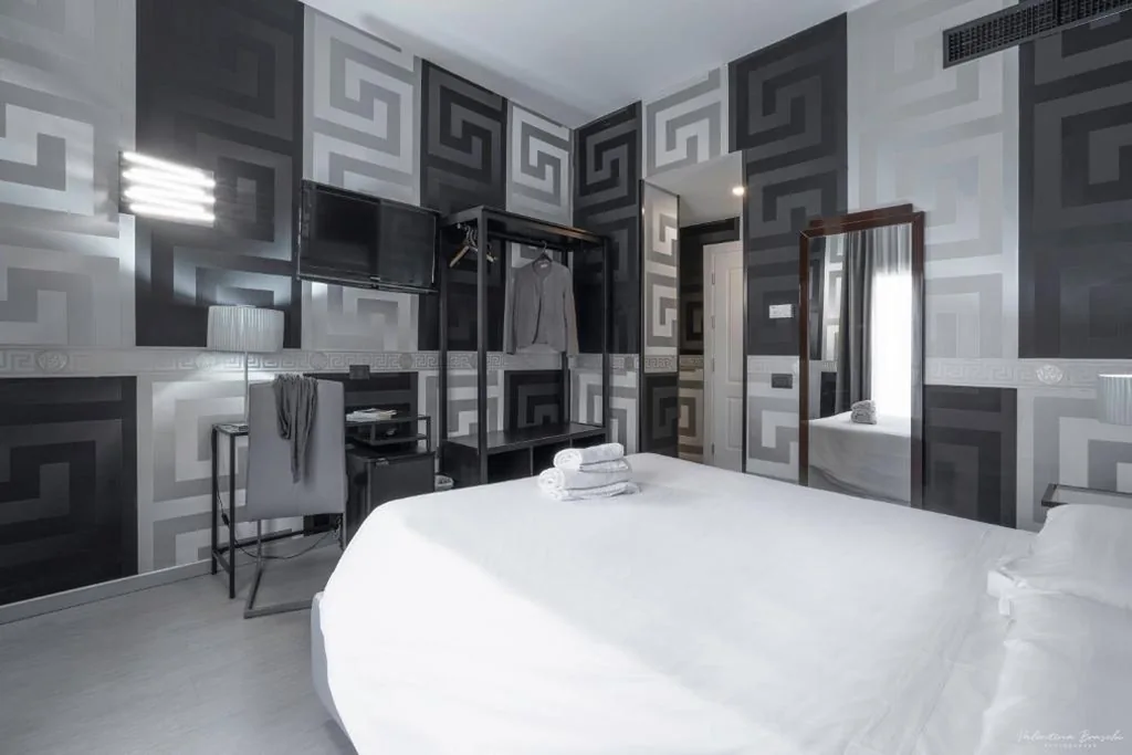 Deluxe Double or Twin Room — Hotel Deco