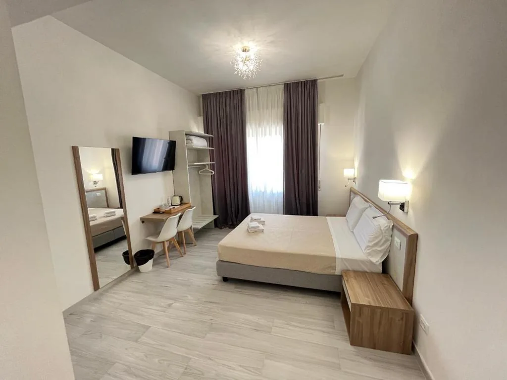 Deluxe Double or Twin Room with City View — Hotel Ester