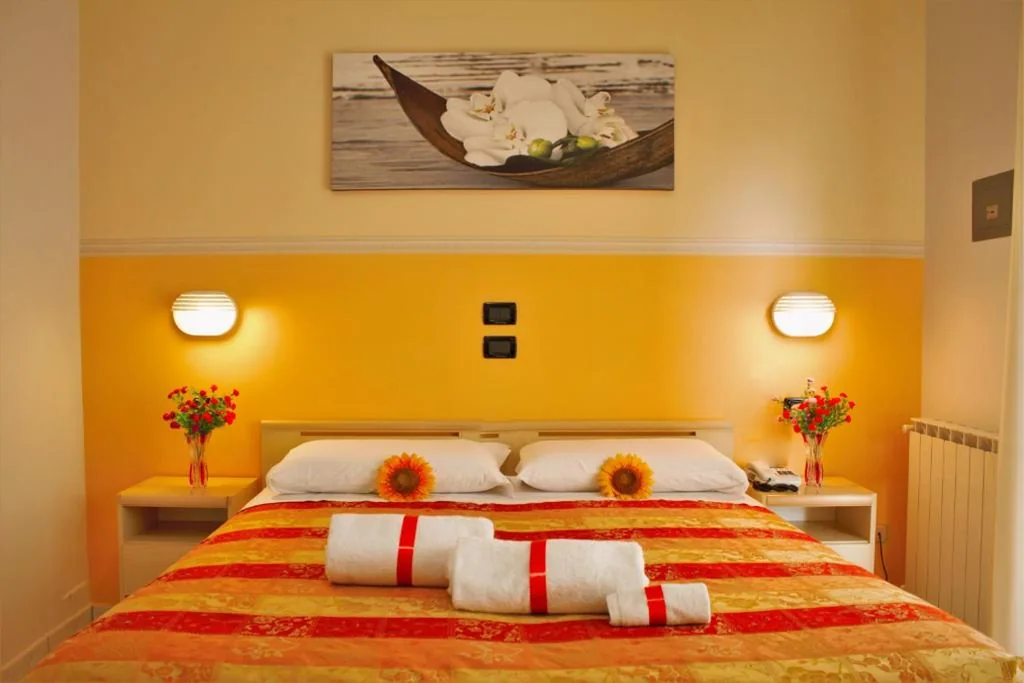 Camera Deluxe Matrimoniale/Doppia con Letti Singoli — Hotel Monica