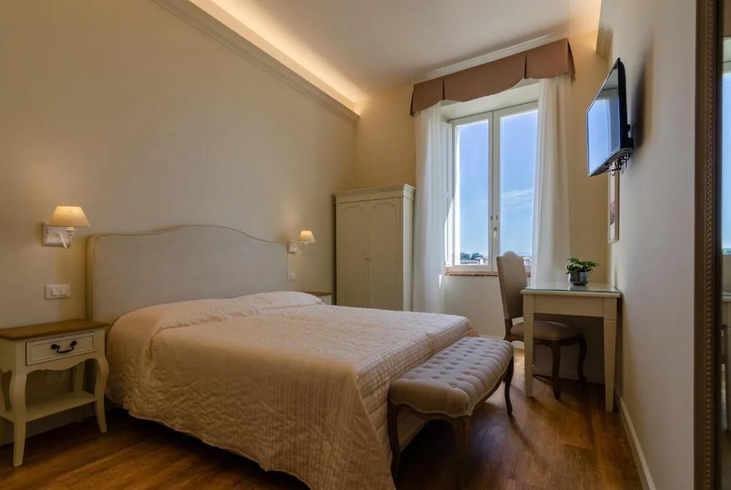 Camera Deluxe Matrimoniale/Doppia con Letti Singoli con Vista Giardino — Il giardino di Pantaneto Residenza D’Epoca