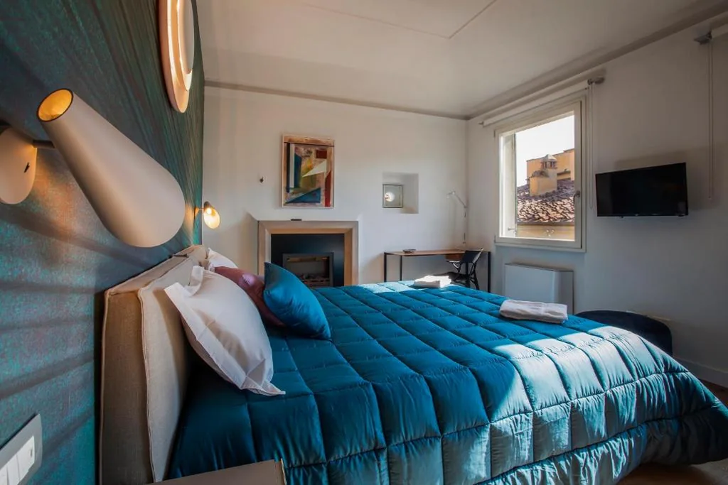 Deluxe Double or Twin Room with City View — Residenza Benizzi – Boutique Guest House in the Historic Center of Florence
