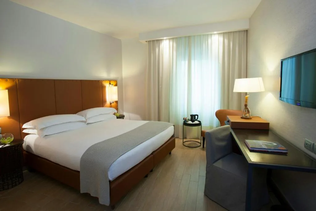 Deluxe Double or Twin Room — Starhotels Michelangelo Florence