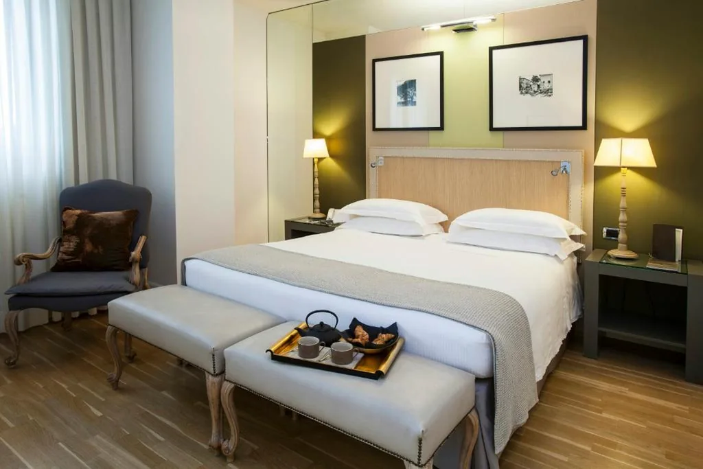 Camera Deluxe Matrimoniale/Doppia con Letti Singoli — Starhotels Tuscany