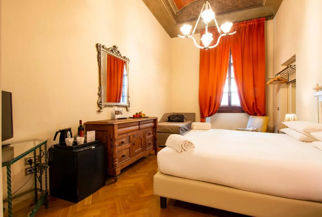 Deluxe Room — N4U Guest House Florence