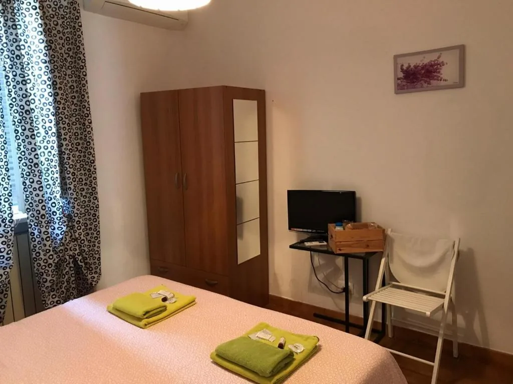 Camera Doppia con Letti Singoli — A Casa di Lucia
