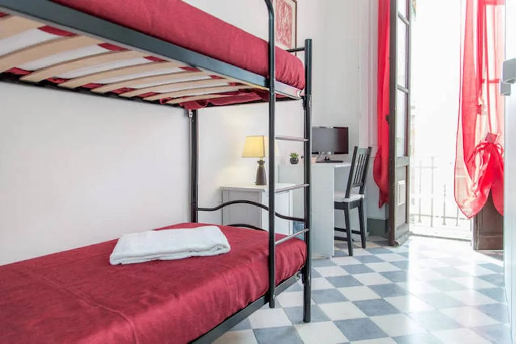 Camera Doppia con Letti Singoli a Castello con Bagno in Comune — L’Aranceto&stilnovo