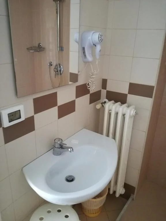 Twin Room — Albergo Giugni