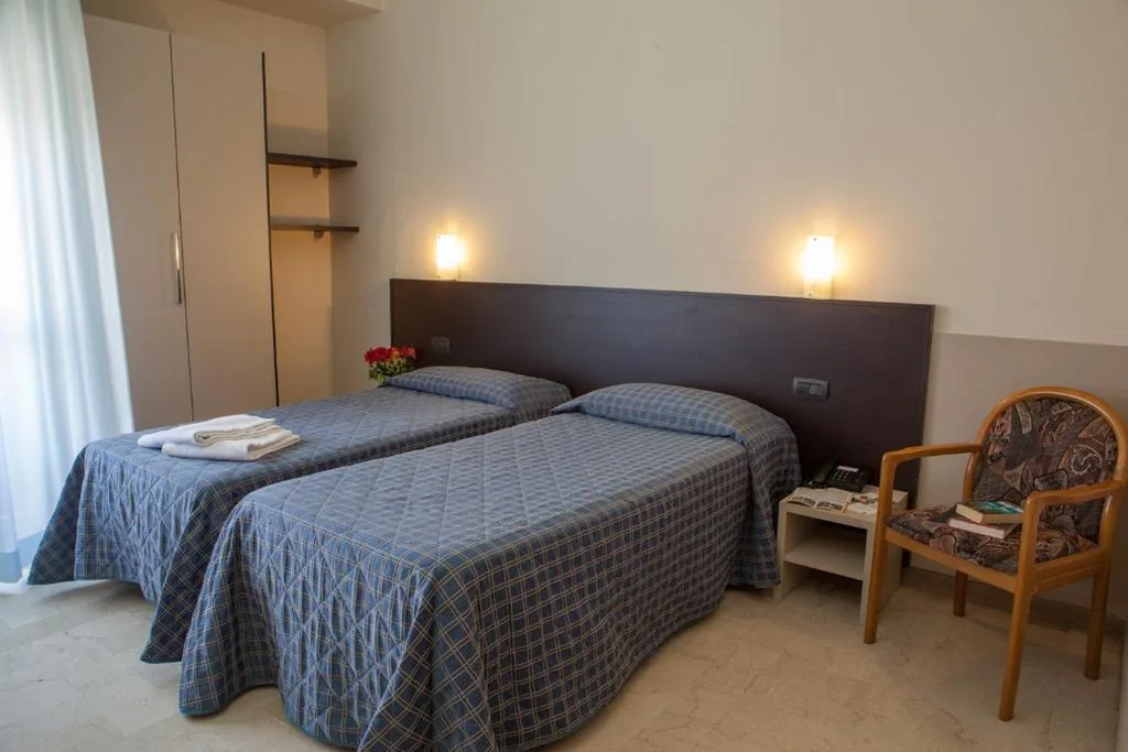 Camera Doppia con Letti Singoli — AUTO PARK Hotel