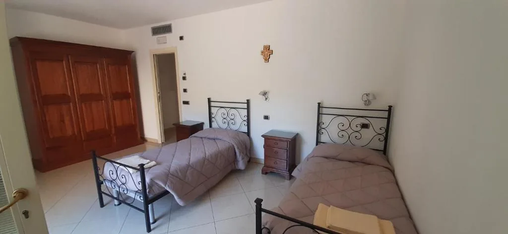 Twin Room — Casa per ferie religiosa Figlie di Nazareth