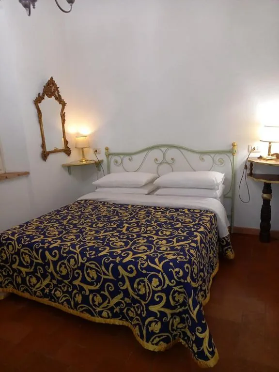 Twin Room with Bathroom — Charming LUCCA