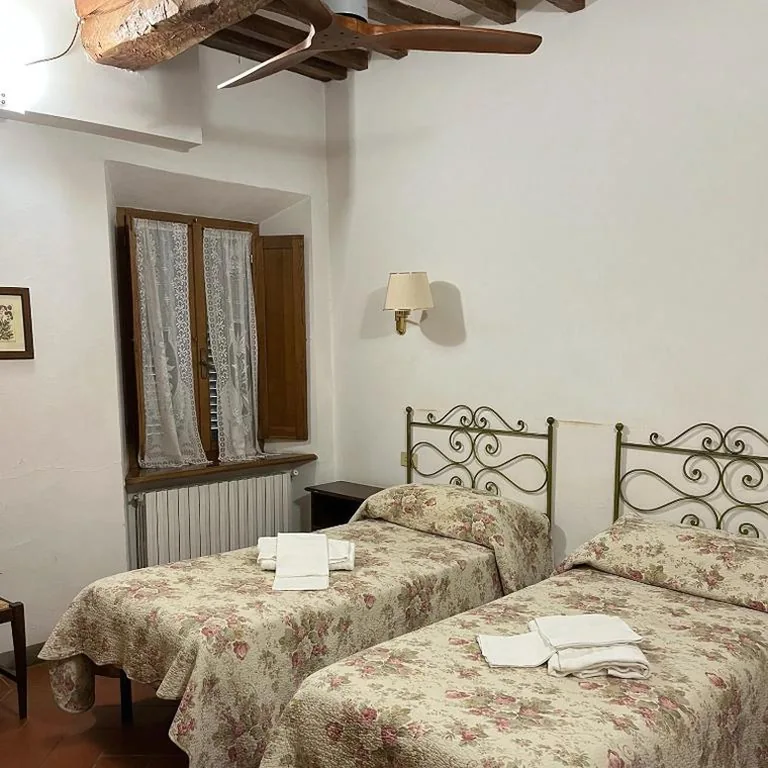 Twin Room with Bathroom — Locanda Il Pino