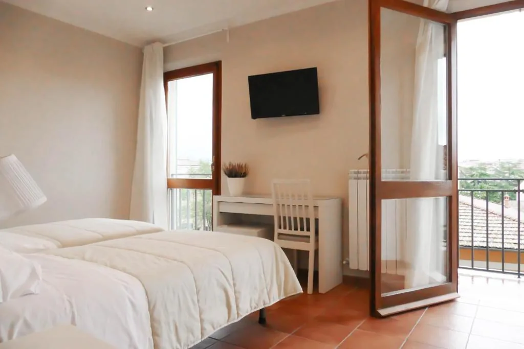 Camera Doppia con Letti Singoli con Bagno Privato Esterno — Gialel Pisa