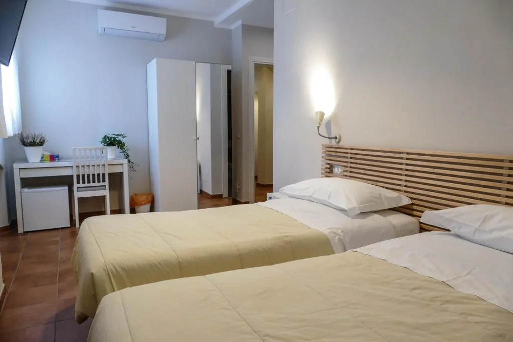 Twin Room with Private Bathroom — Gialel Pisa Guest House