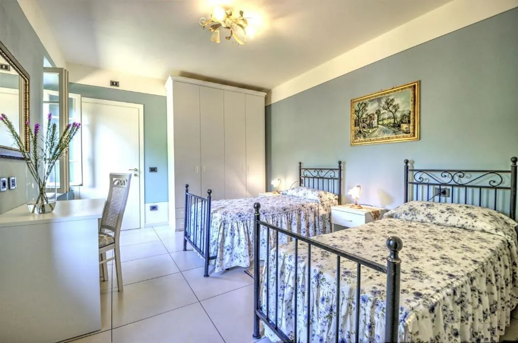 Twin Room with Private Bathroom — Lucca Cycling Holidays Il Tiglio Rooms