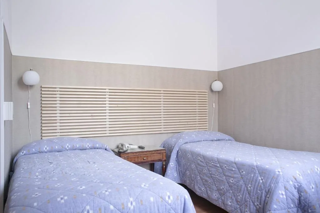 Twin Room with Shared Bathroom — Loggia Fiorentina