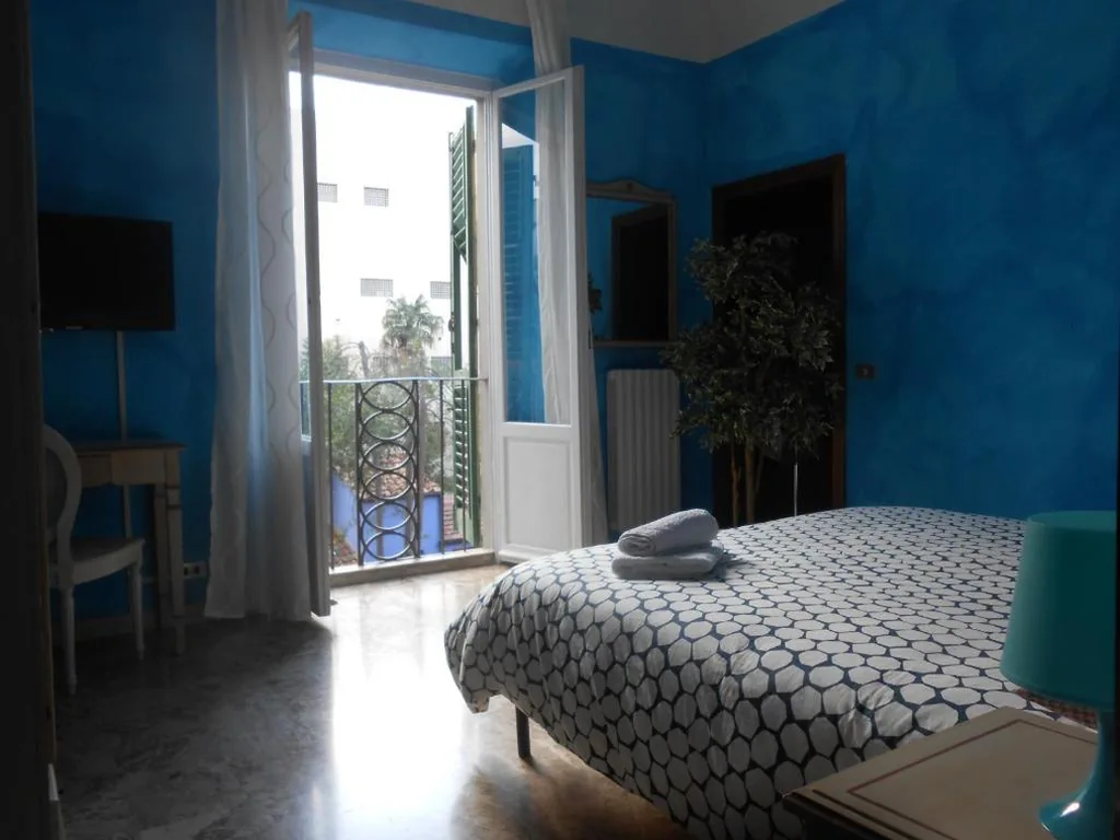 Camera Doppia con Letti Singoli e Bagno in Comune — Scala Apartment