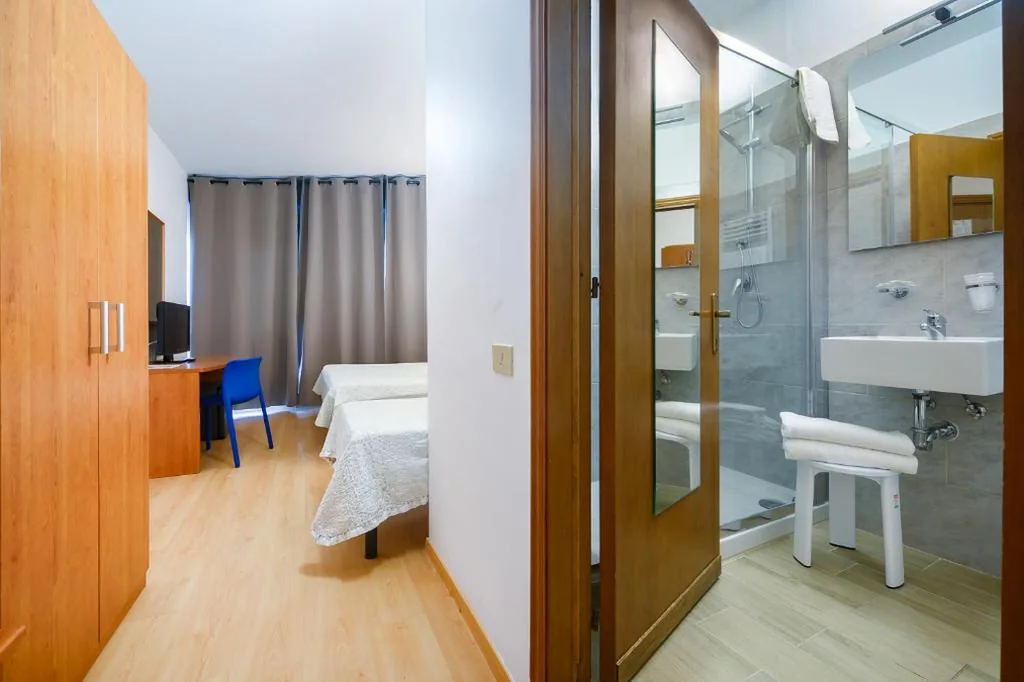 Camera Doppia con Letti Singoli — Hotel Anna Siena Nord