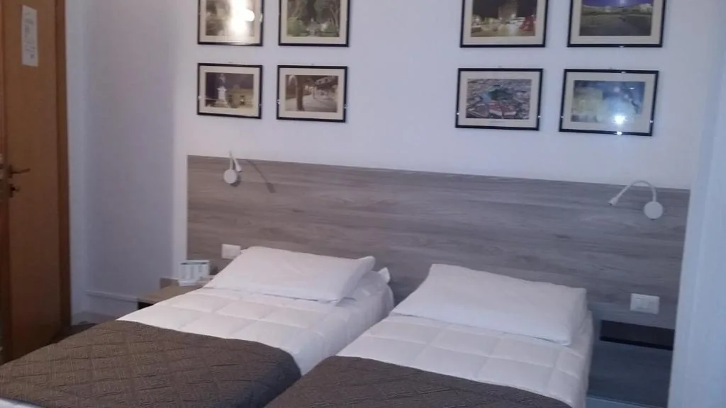 Camera Doppia con Letti Singoli — Hotel Citta’