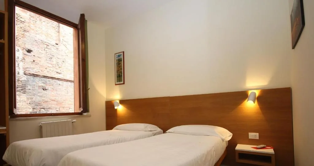 Camera Doppia con Letti Singoli — Hotel La Perla