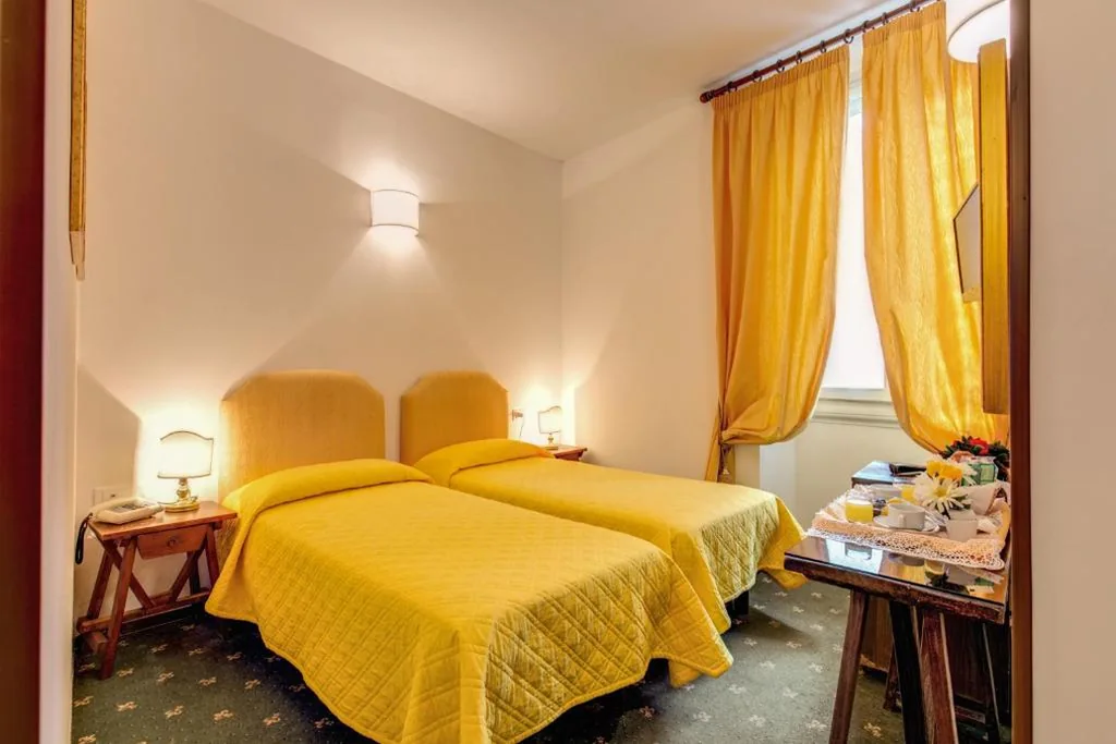 Twin Room — Hotel Rex