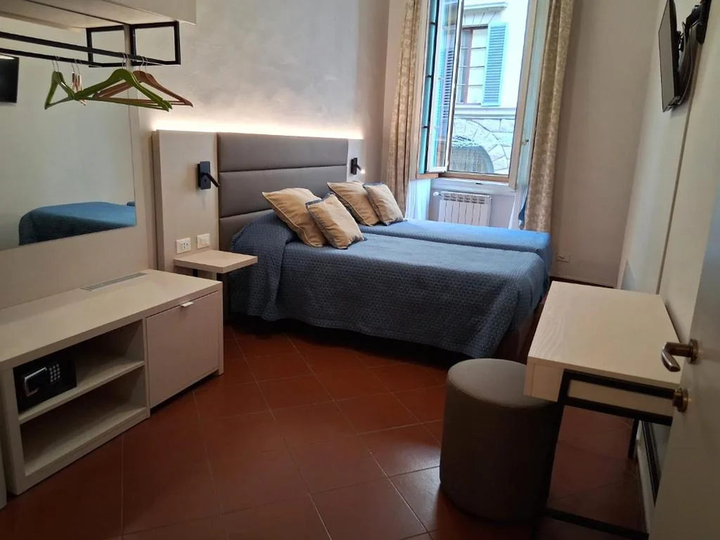Camera Doppia con Letti Singoli — Hotel Tourist House