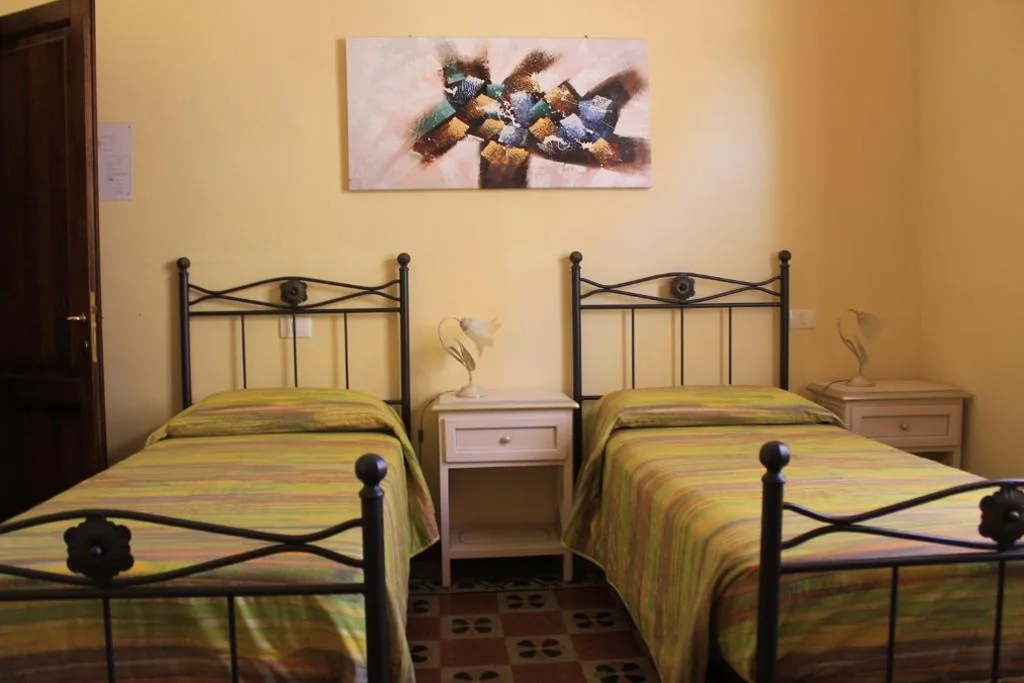 Camera Doppia con Letti Singoli — La Corte