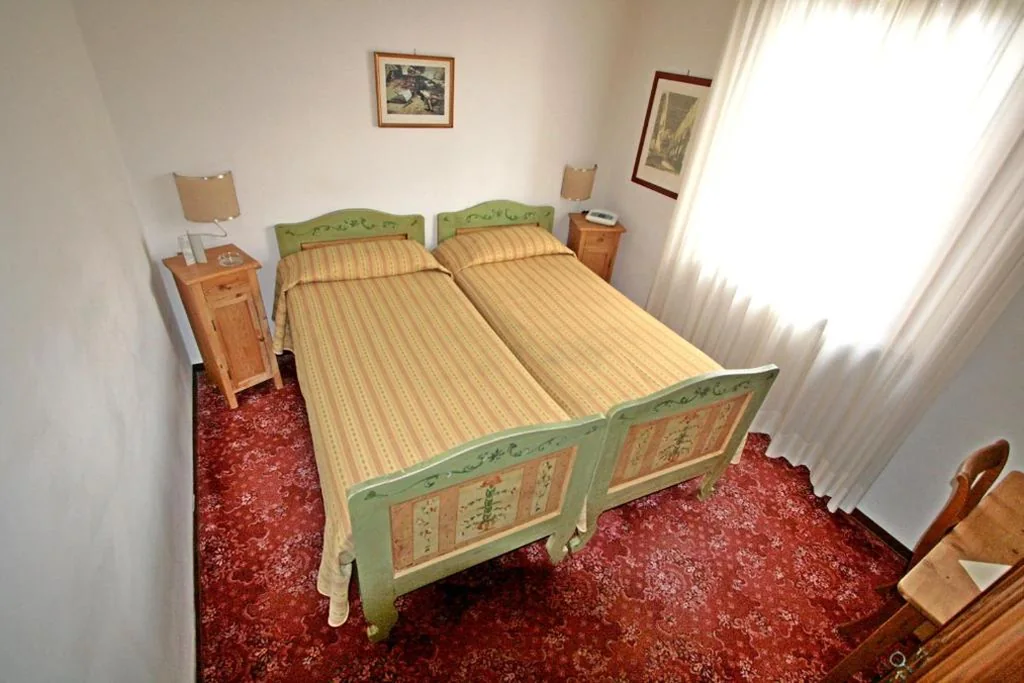 Economy Twin Room — Villa Nencini