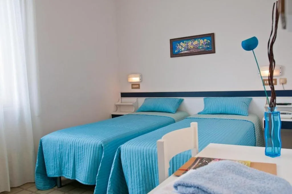 Camera Economy Matrimoniale/Doppia con Letti Singoli — Albergo La Rosetta