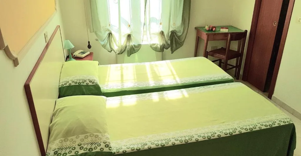 Camera Economy Matrimoniale/Doppia con Letti Singoli — Albergo Natucci