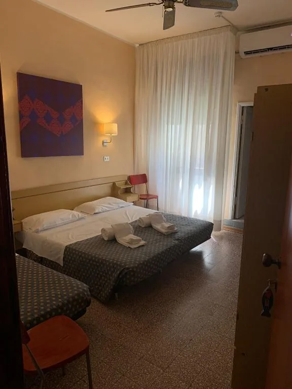 Camera Economy Matrimoniale/Doppia con Letti Singoli — Hotel Aurora