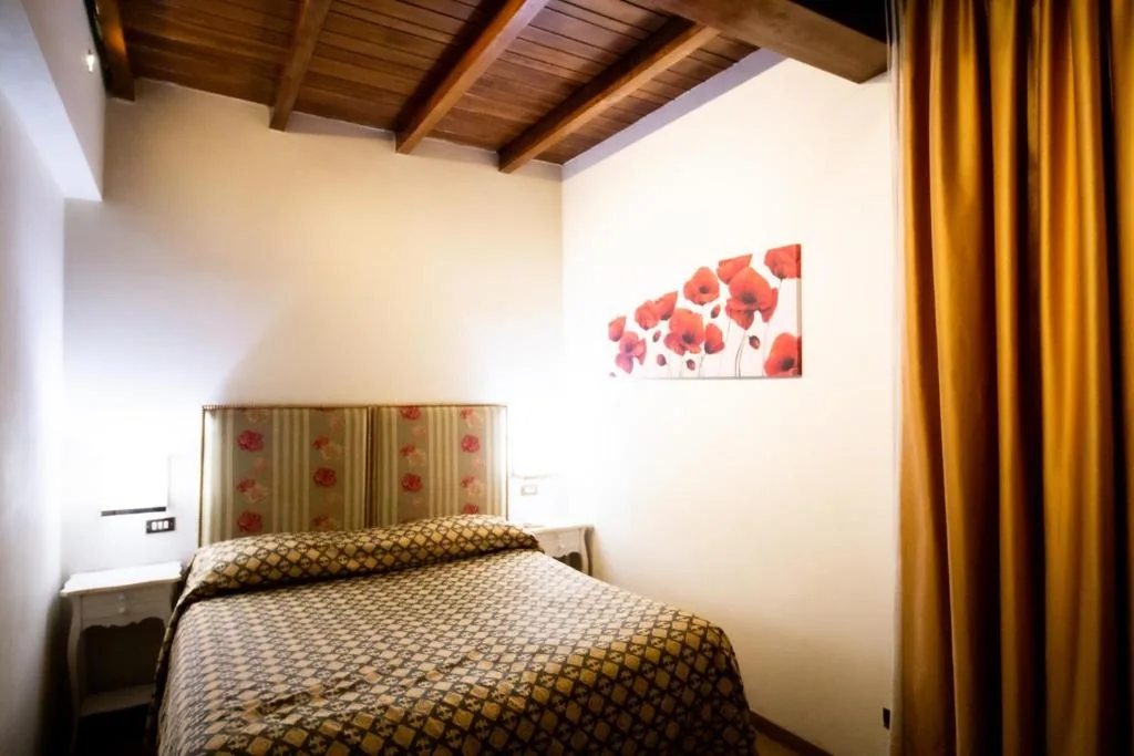 Camera Economy Matrimoniale/Doppia con Letti Singoli — Hotel Nuovo Savi