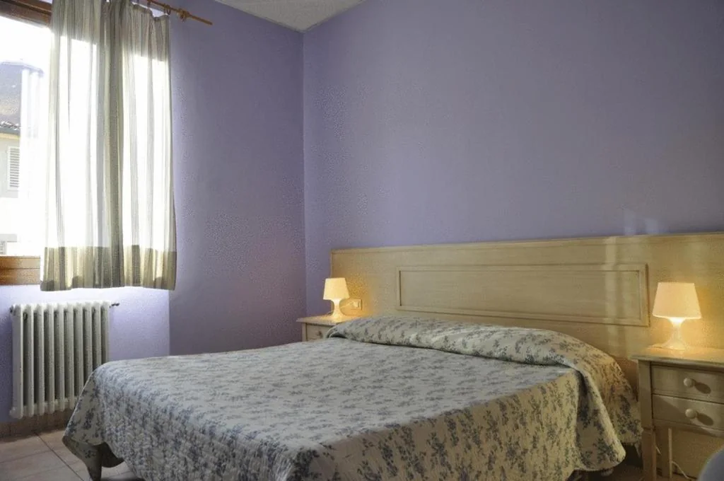 Economy Double or Twin Room with Shared Bathroom — Hotel Regina