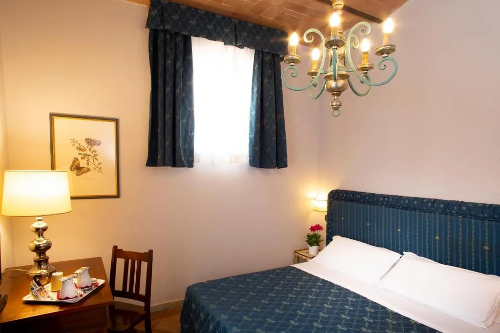 Camera Economy Matrimoniale/Doppia con Letti Singoli con Vista Strada — Hotel Ristorante Piccolo Chianti