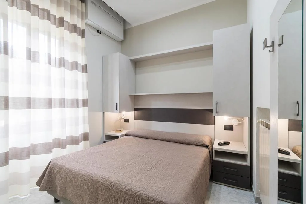Camera Economy Matrimoniale/Doppia con Letti Singoli — Hotel Roma