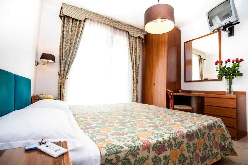 Camera Economy Matrimoniale/Doppia con Letti Singoli — Hotel Villa Marcella
