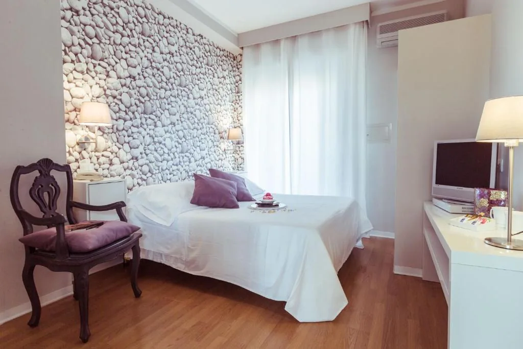 Economy Double or Twin Room — Piccolo Mondo Hotel