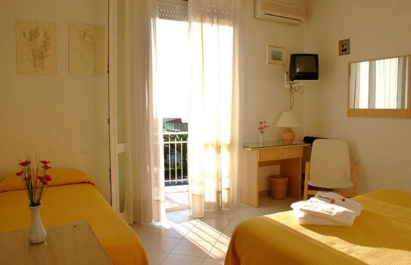 Camera Familiare (2 Adulti + 2 Bambini) — Hotel Alk