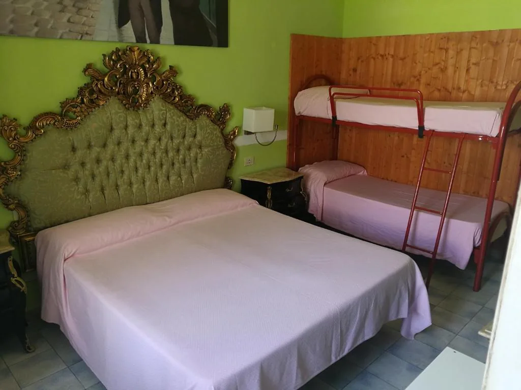 Camera Familiare (2 Adulti + 2 Bambini) — Hotel Biagiotti