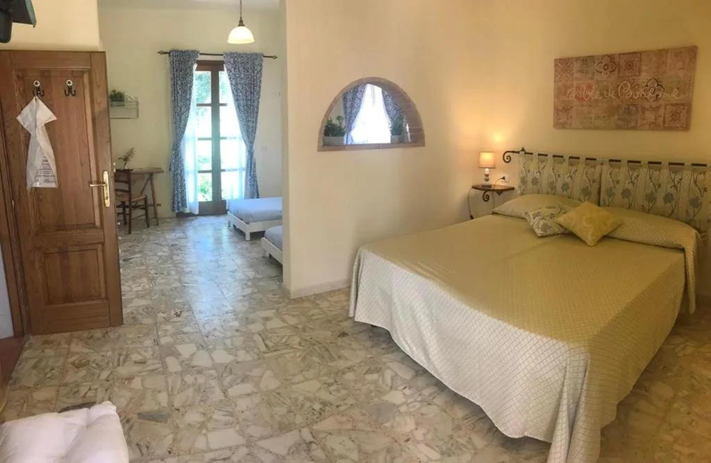Camera Familiare con Bagno — Affittacamere Anselmi Sauro