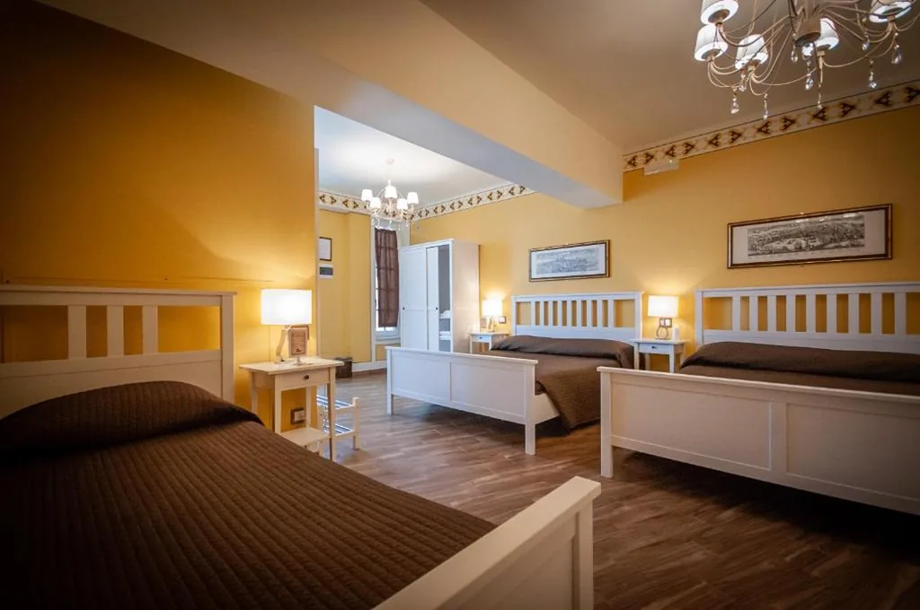 Family Room with Private Bathroom - Separate Building — Hotel Pisa Tower