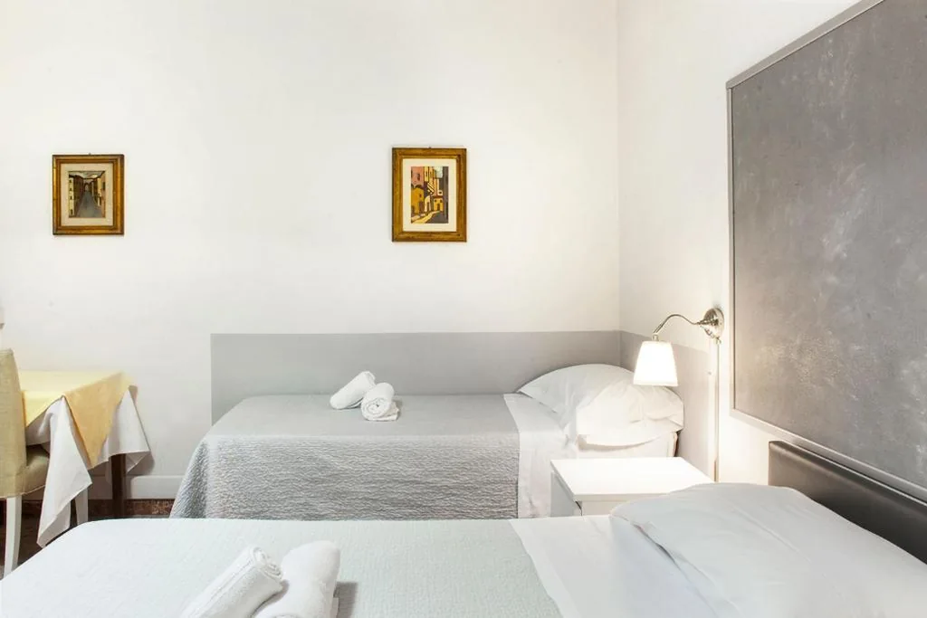 Camera Familiare con Bagno Privato Esterno — Melody House
