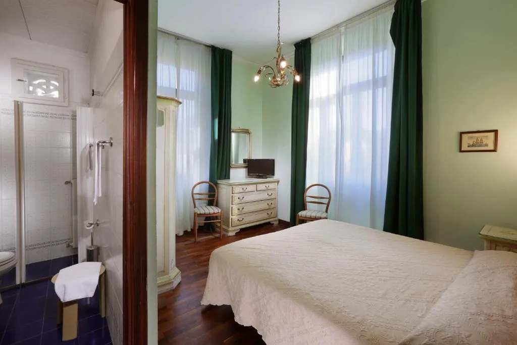 Camera Familiare con Bagno Privato — Hotel Savona