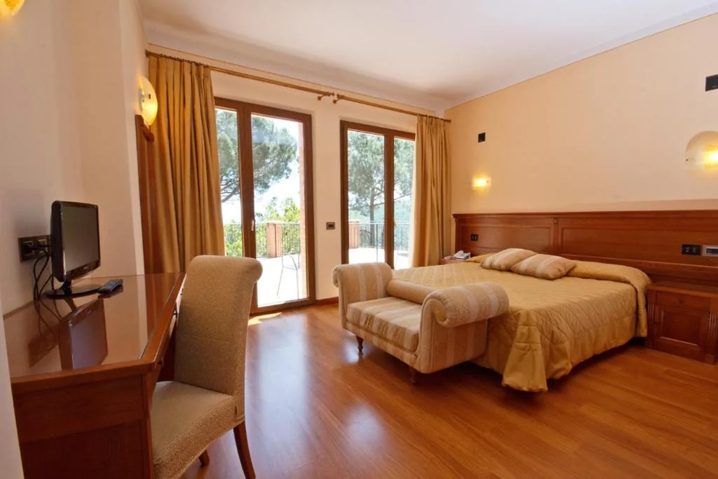Camera Familiare con Balcone — Hotel Panoramic Montepulciano